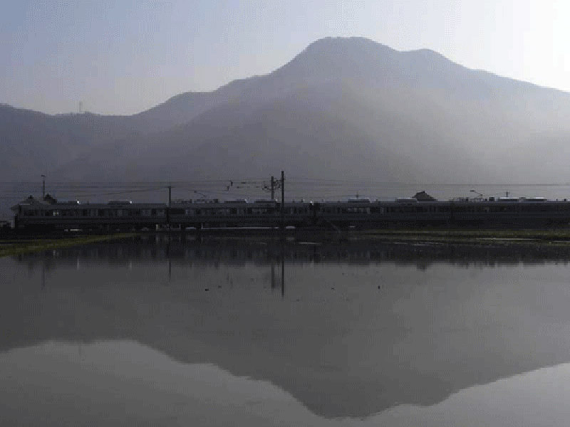 朝靄の日野山